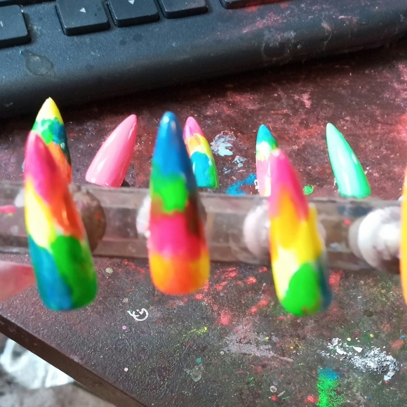 Press on nails - Picture 2 of 2